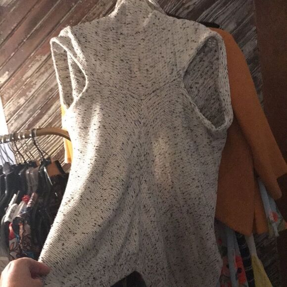 Moth m/l sweater vest with pockets  - Picture 8 of 10